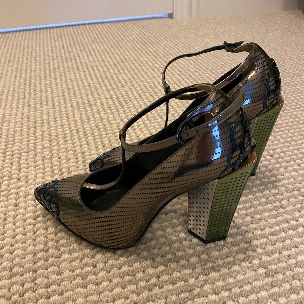 Fendi Silver Leather T-Strap Block Heel Pumps Size 37.5